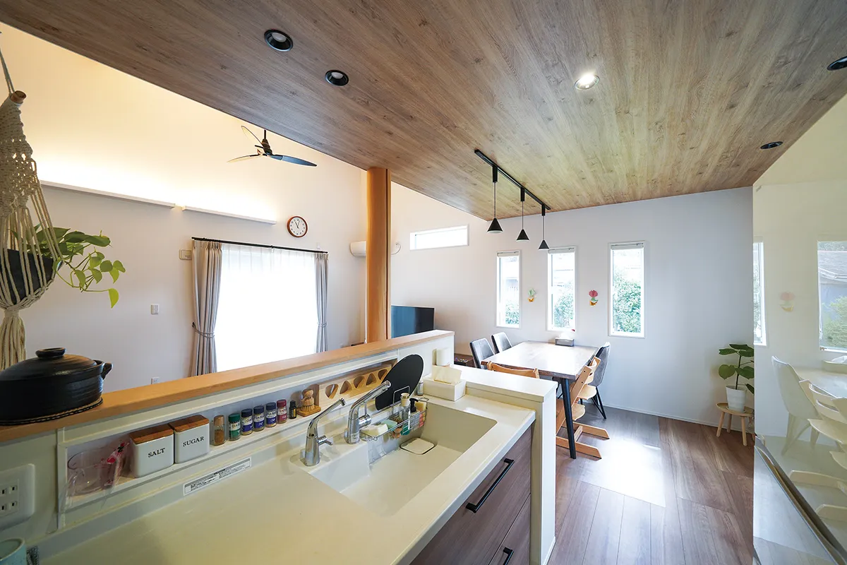 太陽光で賢く暮らすナチュラル住宅